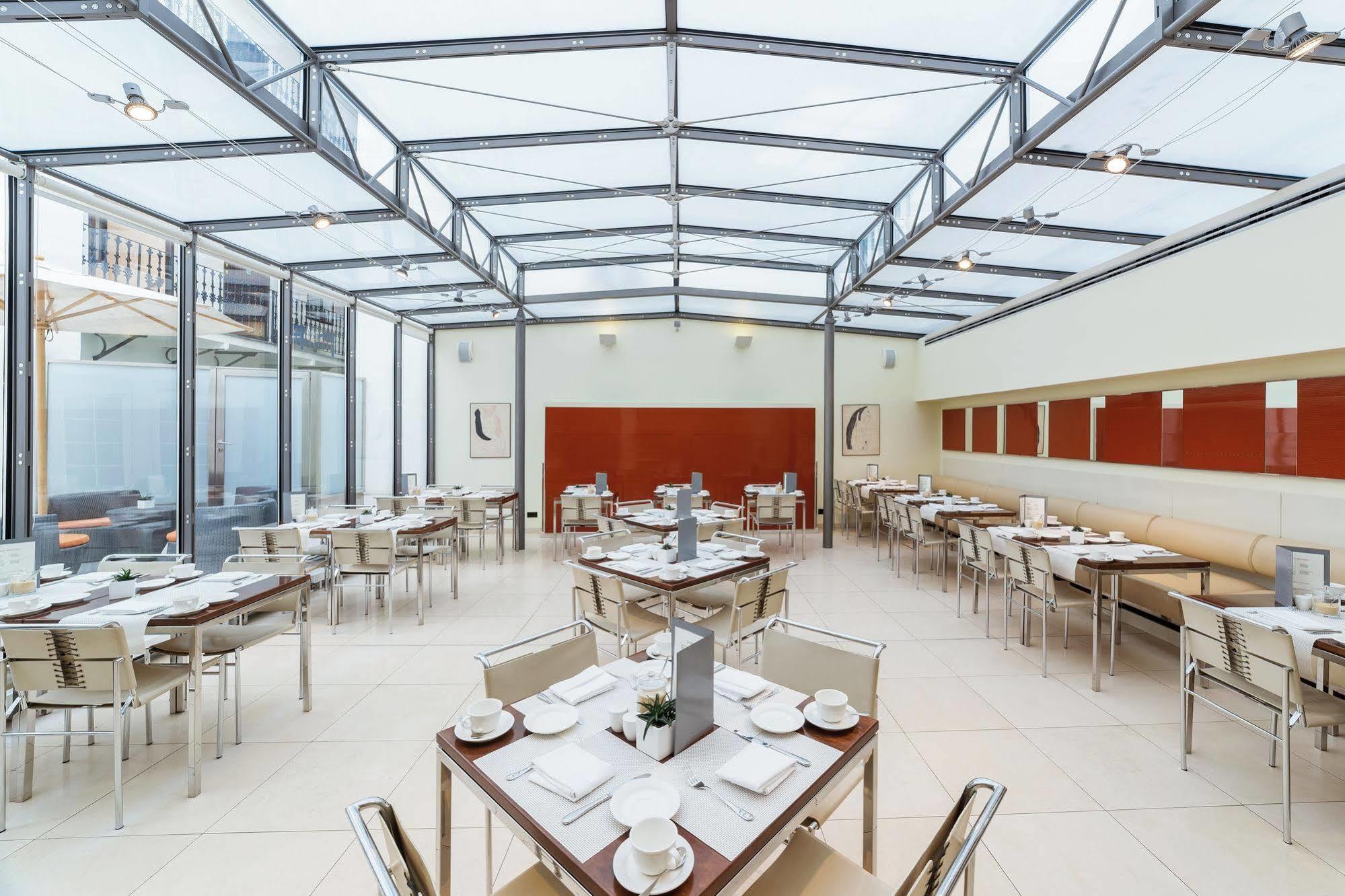 Maximilian 4* Prague